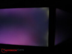 Backlight Bleeding, vor allem entlang der inneren Kante