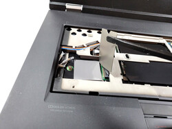 Lenovo ThinkPad P17 G2: Freier WWAN-Slot unter der Tastatur