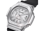 Casio GMC-2500-Serie mit Resin-Armbändern.