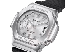 Casio GMC-2500-Serie mit Resin-Armbändern.