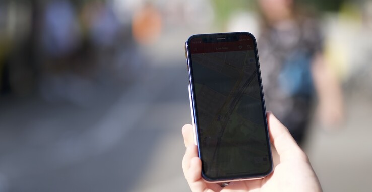 Ist das Display bereits so dunkel, ist das iPhone 12 Mini zu warm, um weiter aufgeladen zu werden. (Foto: Andreas Sebayang/Notebookcheck.com)