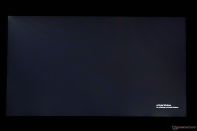 Mäßiges ungleiches Backlight-Bleeding in der linken oberen Ecke