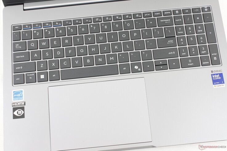ExpertBook-Laptops zeichnen sich durch ihre farbigen Akzentlinien auf den Tasten F1 bis F4 aus