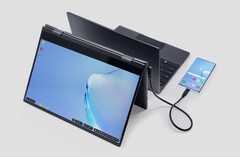 Das NexDock 360 erweitert ein Smartphone um einen größeren Touchscreen, eine Tastatur und ein Trackpad. (Bild: NexDock)