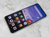 Im Test bringt es das Xiaomi Redmi Note 12 5G mit seinem 120 Hz AMOLED-Screen auf vierstellige Helligkeiten.