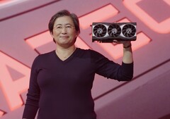 Dr. Lisa Su präsentiert eine AMD Radeon RX 6000 &quot;Big Navi&quot; Grafikkarte zur Ryzen 5000-Präsentation. (Bild: AMD)