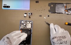 Das P30 Pro wurde in Deutschland bereits zerlegt und entblößt unter anderem die Zoom-Kamera.