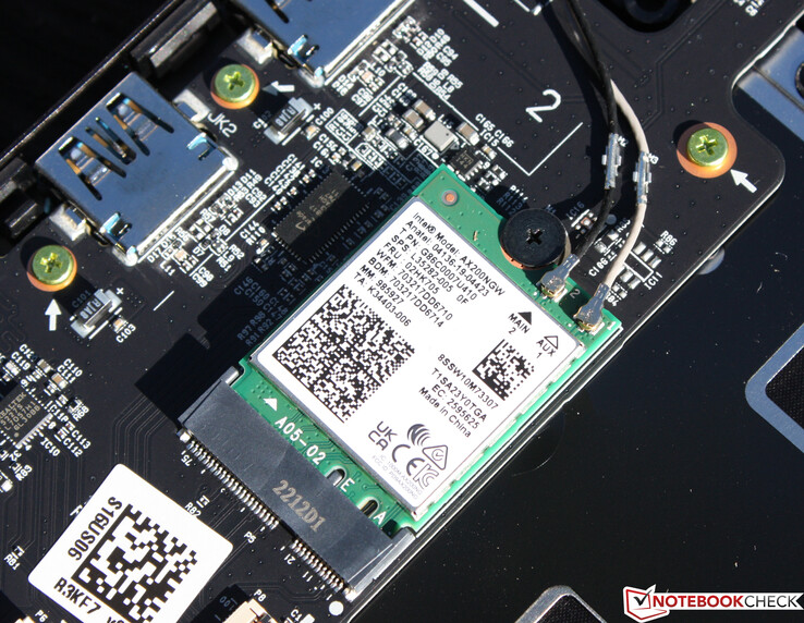 Intel-AX200-Wifi-Modul mit zwei Antennen im M.2-Slot