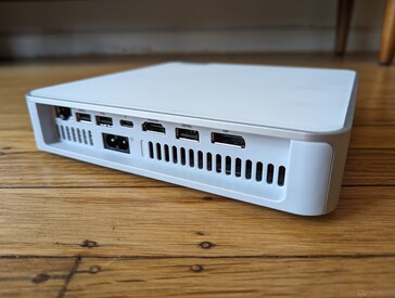 Rückseite: 2,5 Gbps RJ-45, USB-A 3.2 Gen. 2, USB-A 2.0, Netzteil, HDMI 2.1 TMDS, USB-A 3.2 Gen. 2, DisplayPort 1.4