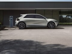 Die rechte Seitenansicht des Hyundai IONIQ 5.