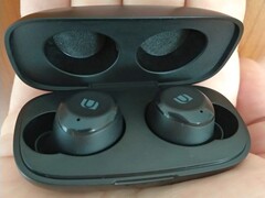 UGREEN HiTune TWS in der Ladeschale