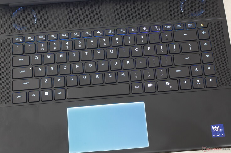 Keine Änderungen an Tastatur oder Clickpad. Das Alienware 16 ist nach wie vor einer der komfortabelsten Gaming-Laptops zum Tippen