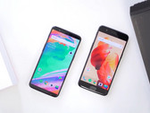 Das OnePlus 5T im ersten Hands-On-Video im Vergleich mit dem Vorgänger.
