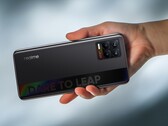 Das Realme 8 4G bietet eine schicke Rückseite mit zwei Farbtönen. (Bild: Realme)