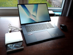 Test Asus VivoBook 18 Laptop: Display-Monster unter 1.000 Euro
