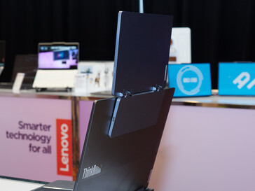 Rückseite mitzusätzlichem Anschluss. (Foto: Andreas Sebayang/Notebookcheck.com)