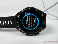 Huawei Watch GT 3 SE beim Laden
