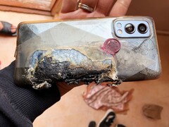 Dieses OnePlus Nord 2 ist explodiert, während es in der Hosentasche getragen wurde. (Bild: Suhit Sharma)