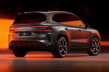 Der Zeekr 8X greift mit 900-Volt-Technik die etablierte deutsche Premium-Klasse an.