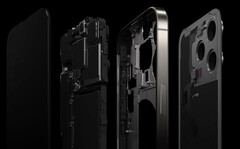 Das Apple iPhone 15 Pro kann sowohl von vorne als auch von hinten geöffnet werden. (Bild: Apple)