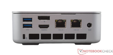 Rückseite: 2x USB 3.2 Gen2, HDMI 2.1, DisplayPort 2.0, 2x 2,5G-LAN, DC-in