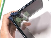 Wenn man das erste Falt-Handy in die falsche Richtung biegt: Der Durability-Test des Royole Flexpai.