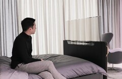 Transparente Bildschirme könnten in Zukunft zum Standard werden und in Zügen, Bahnhöfen, Schaufenstern und co. zum Einsatz kommen. (Bild: LG)