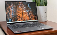 Das Yoga 7 OLED-Convertible hat einen erwähnenswerten Studenten-Rabatt erhalten (Bildquelle: Allen Ngo)