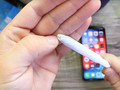 Den Apple Pencil einfach in nasse Tücher wickeln und schon klappts auch mit dem iPhone.