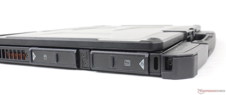 Links: Stylus-Halterung, austauschbare M.2-2280-NVMe-SSD (normal), austauschbare M.2-2280-SATA-SSD (optional), Smartcard-Leser
