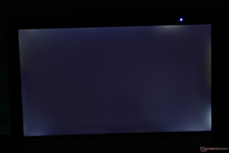 Ausgeprägtes Backlight Bleeding als Folge mangelhafter Qualitätskontrolle