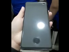 Schutzfolie mit Aussparung für Fingerabdrucksensor