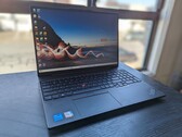 Lenovo ThinkPad E16 G1 Intel im Test: Core i5 liefert sich Kopf-an-Kopf-Rennen mit AMD Ryzen 7