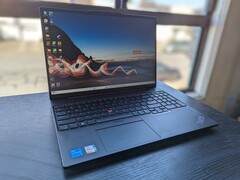 Lenovo ThinkPad E16 G1 Intel im Test: Core i5 liefert sich Kopf-an-Kopf-Rennen mit AMD Ryzen 7