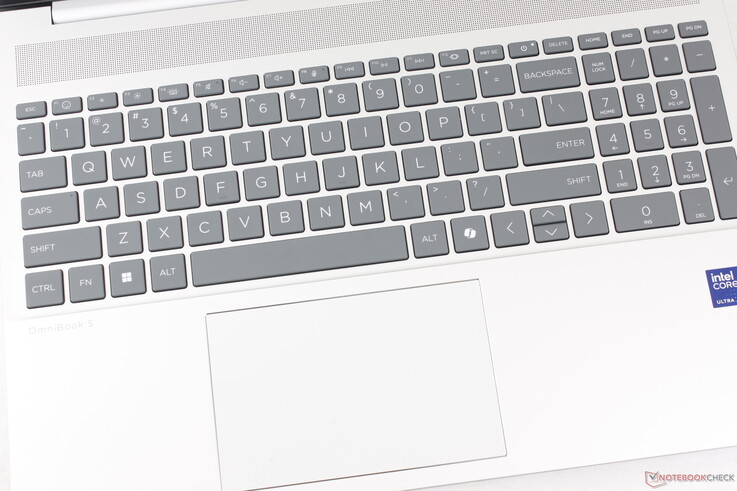 Das Clickpad hat eine ordentliche Größe (12,5 x 8 cm) und eine relativ weiche und leise Rückmeldung beim Drücken