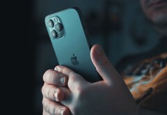 Viele Kunden sind mit der Bildqualität ihrer Smartphone-Kamera unzufrieden, zumindest bei schwierigen Lichtverhältnissen. (Bild: Onur Binay)
