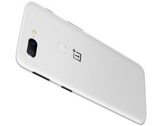 OnePlus 5T in Sandstone White