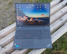 Lenovo ThinkPad T16 G2 im Test: Leiser Office-Laptop mit langen Laufzeiten