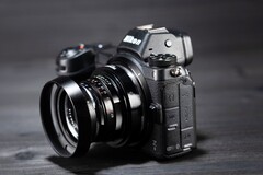 Der Techart Pro Autofokus-Adapter erlaubt es, Leica M-Objektive an einer Nikon Z-Kamera zu verwenden. (Bild: Techart)