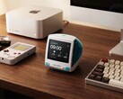 Die TimeCapsule G3 ist Digitaluhr, Wecker, Bluetooth-Lautsprecher und AI-Historiker in einem.