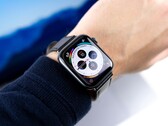 Die Apple Watch Series 7 könnte in drei statt nur zwei Größen angeboten werden. (Bild: Daniel Korpai)