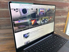 Im Freien (heller Tag, kein direktes Sonnenlicht)