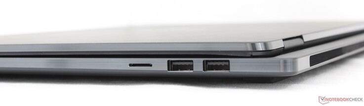 Rechts: MicroSD-Kartenleser, 2x USB-A 3.2 Gen. 2 (10 Gbit/s)