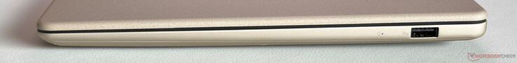 Rechts: USB-A 3.2 Gen. 1 (5 Gbit/s)
