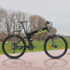 Aldi vertreibt in der kommenden Woche das Falt-Mountain-E-Bike 27,5 Zoll FML 830 von Llobe. (Bild: Aldi-Onlineshop)