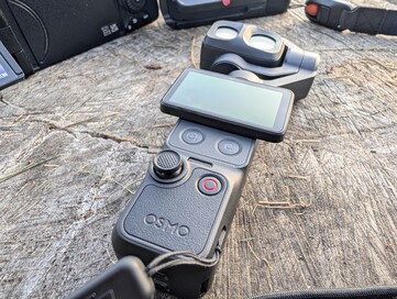 Bei der Osmo Pocket 4P befinden sich alle Bedienelemente auf der Vorderseite