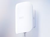Der eero Outdoor 7 eignet sich gut für den Außenbereich (Bildquelle: Amazon)