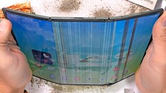 Keine Chance: Im Durability-Test offenbart das Samsung Galaxy Z TriFold gleiche mehrere Schwächen. (Bildquelle: JerryRigEverything)