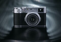 In der fünften Generation erhält die Fujifilm X100 endlich ein neues, verbessertes Objektiv. (Bild: Fujifilm)