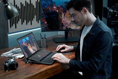 Mit angewinkeltem ScreenPad Plus und OLED-Display verbessert Asus beim ZenBook Pro Duo 15 OLED einiges am Dual-Display-Laptop für Kreative.